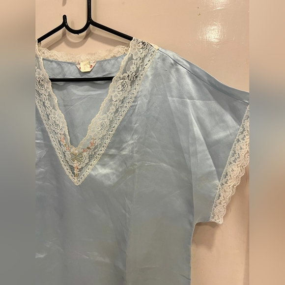 Blue satin night dress - Picture 4 of 5